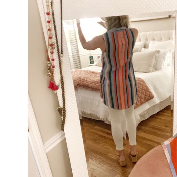 Springy 🌷Short sleeve button down, bright & airy - Picture 3 of 5